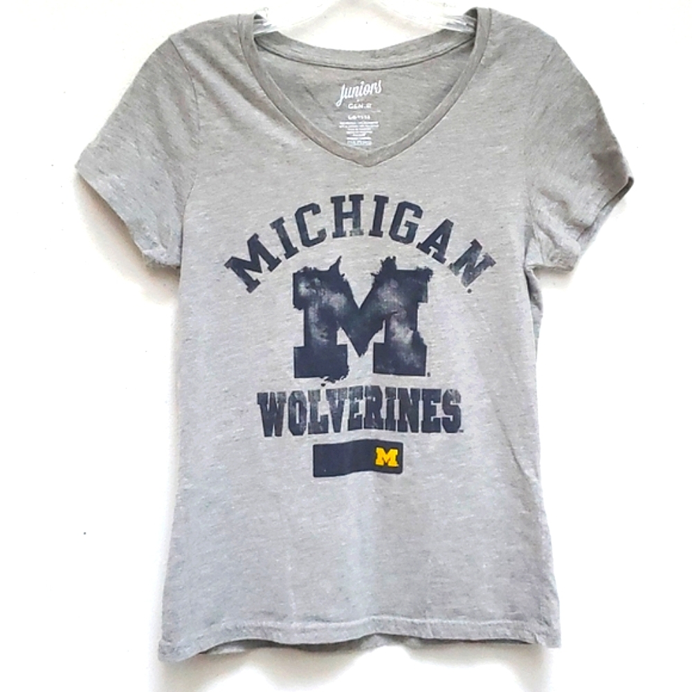 University of Michigan Graphic Tee V-Neck Size L